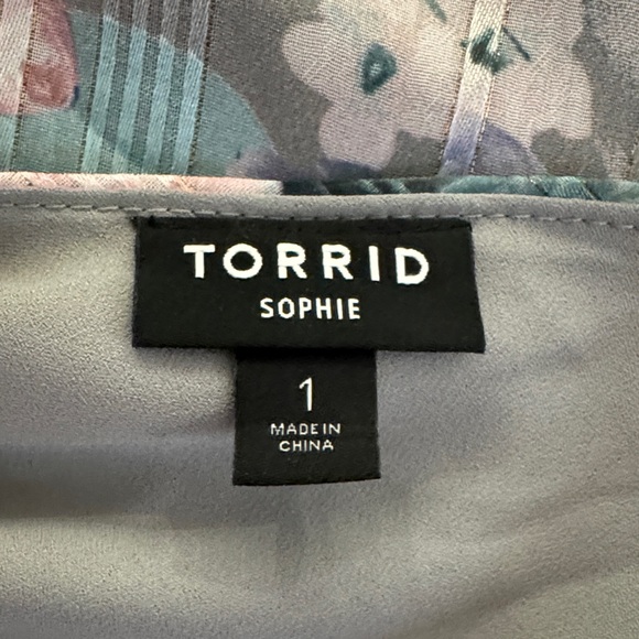 Torrid Gray and Pink Floral Camisole - Picture 2 of 8